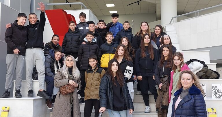 ΕΠΙΣΚΕΨΗ ΤΟΥ 9ου ΓΥΜΝΑΣΙΟΥ ΣΤΗ ΔΗΜΟΤΙΚΗ ΠΙΝΑΚΟΘΗΚΗ ΛΑΡΙΣΑΣ