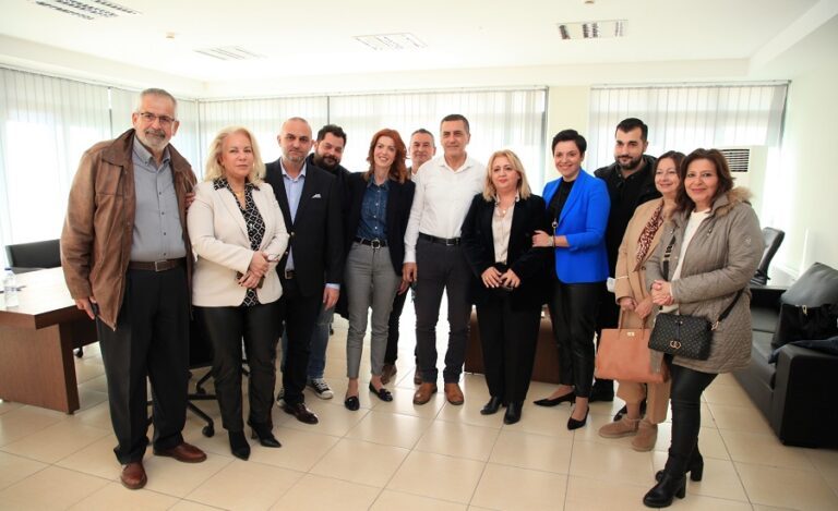 ΕΥΧΕΣ ΑΠΟ ΠΟΛΙΤΕΣ ΚΑΙ ΕΚΠΡΟΣΩΠΟΥΣ ΦΟΡΕΩΝ ΔΕΧΘΗΚΕ ΣΗΜΕΡΑ Ο ΠΕΡΙΦΕΡΕΙΑΡΧΗΣ Δ. ΚΟΥΡΕΤΑΣ