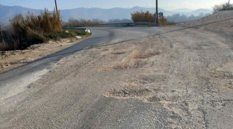 ΕΠΙΚΙΝΔΥΝΟΣ ΓΙΑ ΤΗΝ ΑΣΦΑΛΕΙΑ ΤΩΝ ΔΙΕΡΧΟΜΕΝΩΝ Ο ΔΡΟΜΟΣ ΤΥΡΝΑΒΟΣ-ΓΥΡΤΩΝΗ, Η ΠΕΡΙΦΕΡΕΙΑΚΗ ΑΡΧΗ ΓΙΑΤΙ ΔΕΝ ΠΑΡΕΜΒΑΙΝΕΙ;