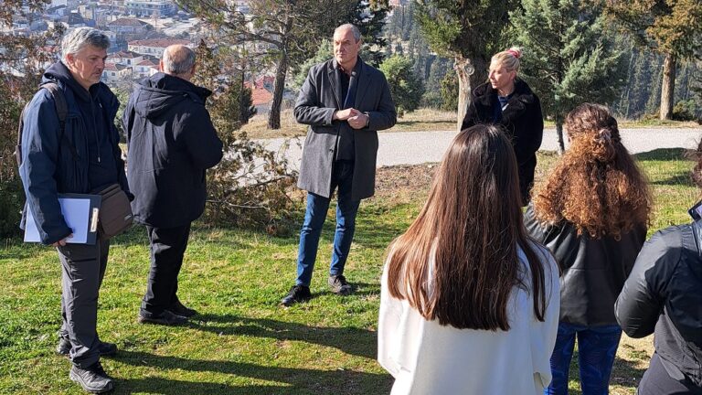 ΤΟΝ ΛΟΦΟ ΤΟΥ ΠΡΟΦΗΤΗ ΗΛΙΑ «ΥΙΟΘΕΤΗΣΑΝ» ΜΑΘΗΤΕΣ ΤΟΥ ΓΥΜΝΑΣΙΟΥ ΕΛΑΣΣΟΝΑΣ
