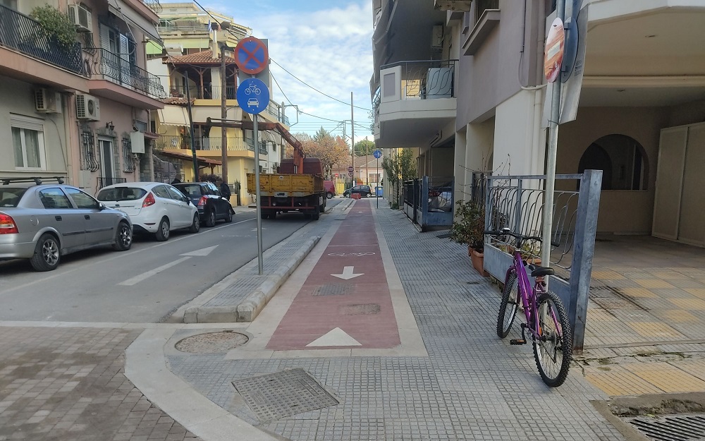ΔΗΜΟΣ ΛΑΡΙΣΑΙΩΝ: ΜΕ ΑΝΑΚΑΤΑΣΚΕΥΗ ΤΗΣ ΟΔΟΥ ΧΑΤΖΗΖΩΓΙΔΟΥ ΣΥΝΕΧΙΖΕΤΑΙ ΤΟ ΕΡΓΟ ΔΙΚΤΥΟΥ ΠΕΖΟΔΡΟΜΩΝ ΚΑΙ ΠΟΔΗΛΑΤΙΚΩΝ ΔΙΑΔΡΟΜΩΝ