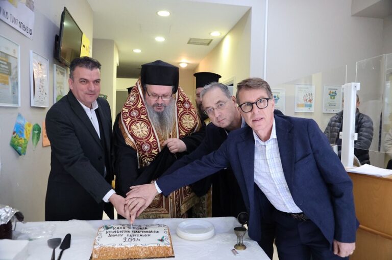 ΕΚΟΨΕ ΠΙΤΑ ΤΟ ΚΟΙΝΩΝΙΚΟ ΠΑΝΤΟΠΩΛΕΙΟ ΤΟΥ ΔΗΜΟΥ ΛΑΡΙΣΑΙΩΝ