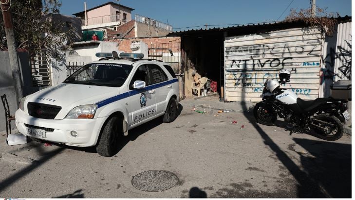 ΠΕΡΙΕΛΟΥΣΕ ΤΗ ΓΥΝΑΙΚΑ ΤΟΥ ΜΕ ΕΥΦΛΕΚΤΟ ΥΓΡΟ ΚΑΙ ΤΗΣ ΕΒΑΛΕ ΦΩΤΙΑ