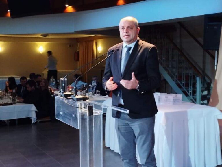 ΧΡ. ΚΑΠΕΤΑΝΟΣ: ΟΙ ΘΕΣΣΑΛΟΙ ΜΠΟΡΟΥΜΕ ΝΑ ΑΝΑΤΑΞΟΥΜΕ ΤΗΝ ΚΡΙΣΗ ΚΑΙ ΝΑ ΤΗΝ ΚΑΝΟΥΜΕ ΕΥΚΑΙΡΙΑ