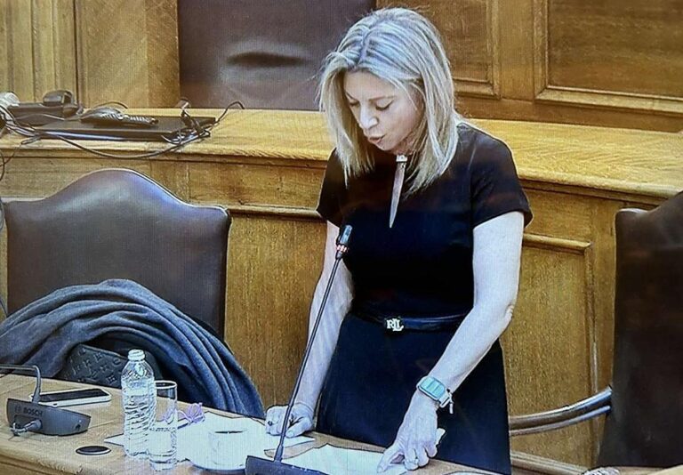 ΓΡΟΘΙΑ ΣΤΟ ΣΤΟΜΑΧΙ Η ΚΑΤΑΘΕΣΗ ΤΗΣ Μ. ΚΑΡΥΣΤΙΑΝΟΥ ΣΤΗΝ ΕΞΕΤΑΣΤΙΚΗ ΓΙΑ ΤΟ ΕΓΚΛΗΜΑ ΤΩΝ ΤΕΜΠΩΝ