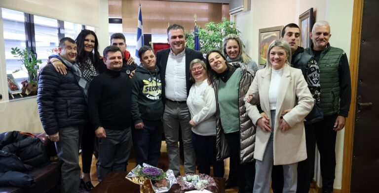 ΕΥΧΕΣ ΚΑΙ ΑΓΚΑΛΙΕΣ ΑΠΟ ΤΟΥΣ ΠΕΡΙΘΑΛΠΟΜΕΝΟΥΣ ΤΟΥ ΚΕΝΤΡΟΥ ΚΟΙΝΩΝΙΚΗΣ ΠΡΟΝΟΙΑΣ ΘΕΣΣΑΛΙΑΣ ΣΤΟΝ Θ. ΜΑΜΑΚΟ