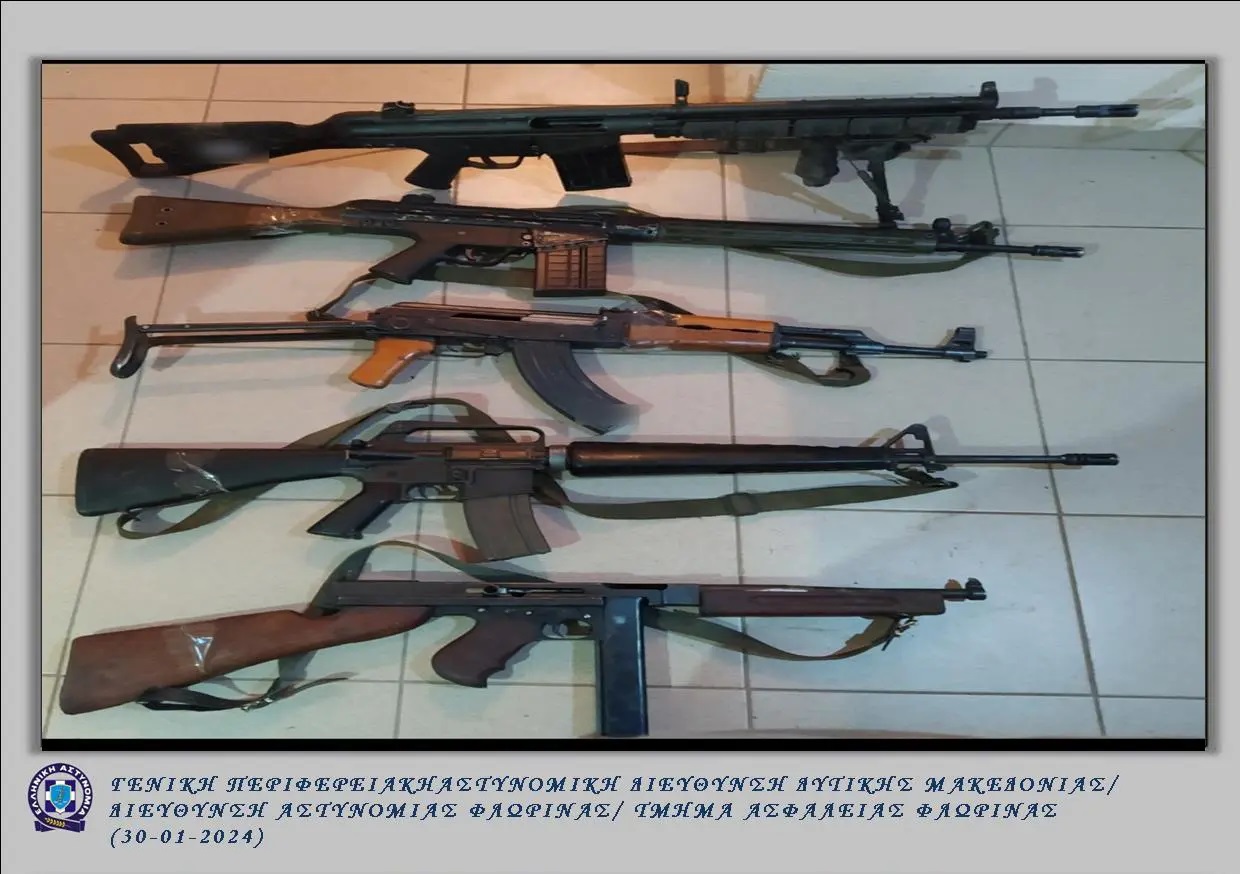 ΖΕΥΓΑΡΙ ΣΤΗ ΦΛΩΡΙΝΑ ΕΙΧΕ ΜΕΤΑΤΡΕΨΕΙ ΤΟ ΣΠΙΤΙ ΤΟΥ ΣΕ ΟΠΛΟΣΤΑΣΙΟ