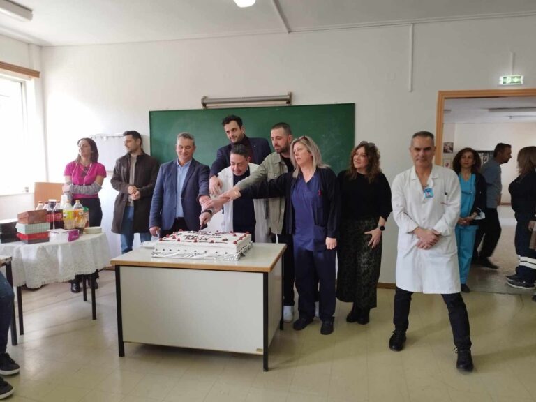 ΜΕ ΕΥΧΕΣ ΓΙΑ ΤΗ ΝΕΑ ΧΡΟΝΙΑ ΕΚΟΨΕ ΣΗΜΕΡΑ ΠΙΤΑ ΤΟ ΚΕΝΤΡΟ ΥΓΕΙΑΣ ΤΥΡΝΑΒΟΥ (φωτο)