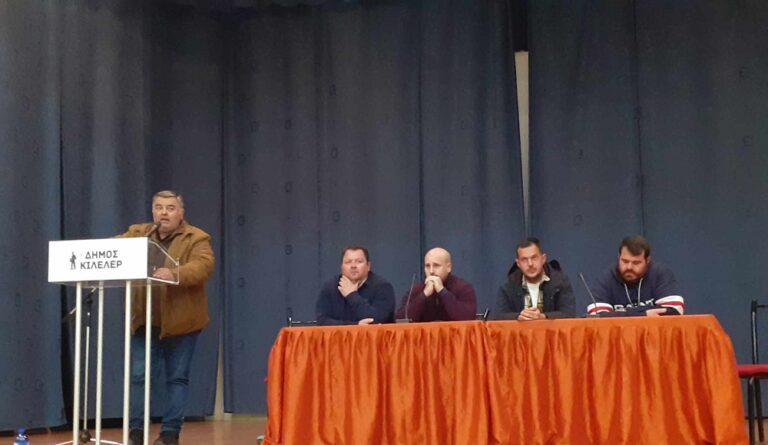 ΒΓΑΙΝΟΥΝ ΤΡΑΚΤΕΡ ΣΤΗΝ ΚΕΝΤΡΙΚΗ ΠΛΑΤΕΙΑ ΤΗΣ ΛΑΡΙΣΑΣ ΤΗΝ ΚΥΡΙΑΚΗ