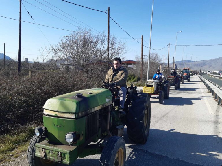 ΕΠΕΙΣΟΔΙΑΚΑ ΞΕΚΙΝΗΣΕ Η ΚΙΝΗΤΟΠΟΙΗΣΗ ΤΩΝ ΑΓΡΟΤΩΝ ΣΤΟΝ ΚΟΜΒΟ ΠΛΑΤΥΚΑΜΠΟΥ (φωτο-βιντεο)