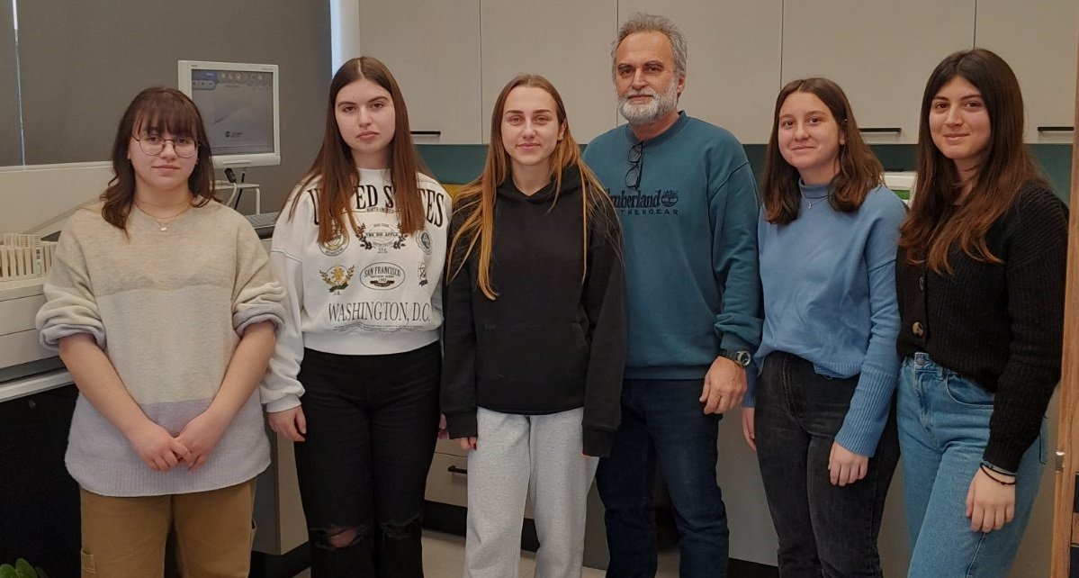 ΤΟ 12ο ΓΕΛ ΛΑΡΙΣΑΣ ΣΤΟ ΜΙΚΡΟΒΙΟΛΟΓΙΚΟ ΕΡΓΑΣΤΗΡΙΟ «ΒΙΟΧΩΡΟΣ»