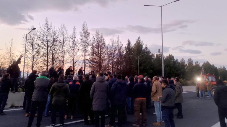 ΑΝΤΙ ΝΑ ΞΥΣΟΥΝΕ ΤΟ ΠΑΤΟ ΤΟΥ ΒΑΡΕΛΙΟΥ… ΞΥΣΑΝΕ ΚΑΙ ΑΛΛΟ ΤΗ ΣΑΡΚΑ ΤΩΝ ΑΓΩΝΙΖΟΜΕΝΩΝ ΑΓΡΟΤΟΚΤΗΝΟΤΡΟΦΩΝ…