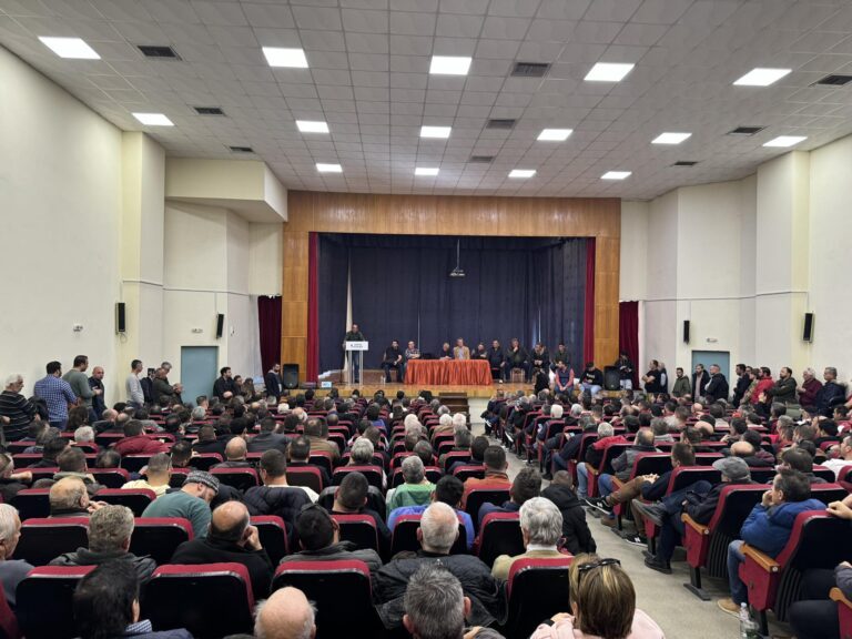 ΚΛΙΜΑΚΩΝΟΥΝ ΜΕ ΚΛΕΙΣΙΜΟ ΔΡΟΜΩΝ, ΤΡΑΚΤΕΡ ΣΤΗΝ ΑΘΗΝΑ ΚΑΙ ΣΥΛΛΑΛΗΤΗΡΙΑ ΟΙ ΑΓΡΟΤΕΣ