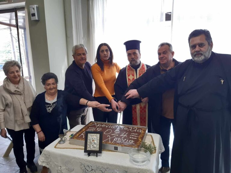 ΕΚΟΨΑΝ ΠΙΤΑ ΤΑ ΜΕΛΗ ΤΟΥ ΚΑΠΗ ΑΜΠΕΛΩΝΑ