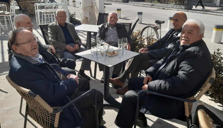 ΣΤΗΝ ΠΛΑΤΕΙΑ ΤΟΥ ΤΥΡΝΑΒΟΥ