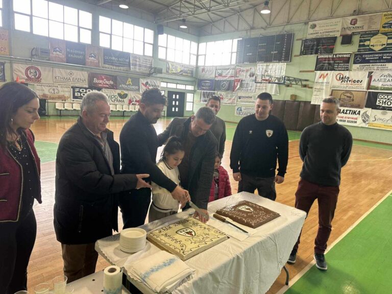 ΕΚΟΨΑΝ ΠΙΤΑ ΤΑ ΤΜΗΜΑΤΑ ΤΩΝ ΑΚΗΔΗΜΙΩΝ ΜΠΑΣΚΕΤ ΤΟΥ Γ.Σ. ΑΜΠΕΛΩΝΑ