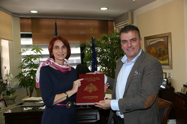 ΣΤΟΝ ΔΗΜΑΡΧΟ ΛΑΡΙΣΑΙΩΝ Η ΠΡΟΞΕΝΟΣ ΤΗΣ ΡΟΥΜΑΝΙΑΣ