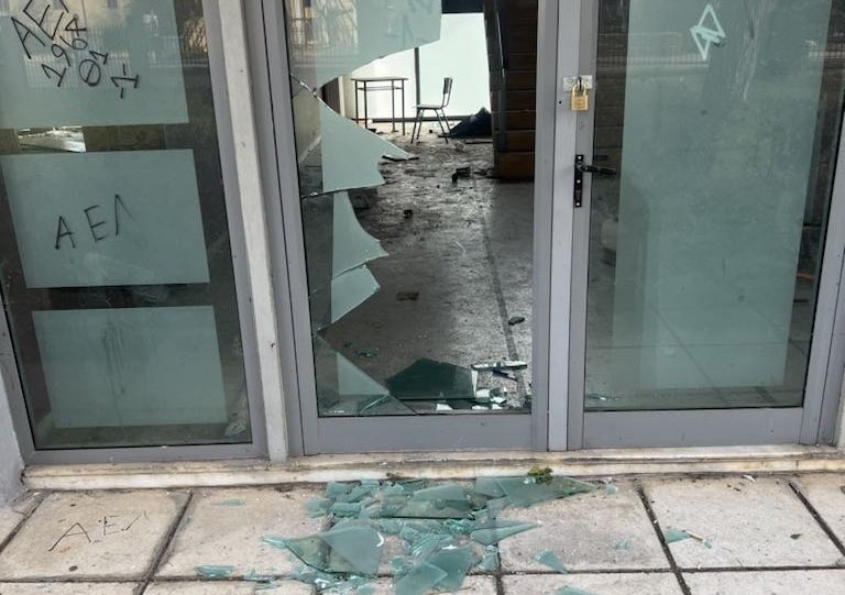 ΑΓΝΩΣΤΟΙ ΝΕΑΡΟΙ ΒΑΝΔΑΛΟΙ ΕΣΠΑΣΑΝ ΤΖΑΜΙΑ ΣΤΟ ΕΜΜΑΝΟΥΗΛΕΙΟ – ΜΗΝΥΣΗ ΥΠΕΒΑΛΕ Ο ΔΗΜΑΡΧΟΣ