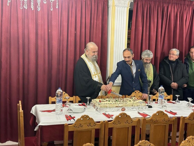 ΕΚΟΨΑΝ ΠΙΤΑ ΟΙ ΘΕΟΛΟΓΟΙ ΤΗΣ ΛΑΡΙΣΑΣ