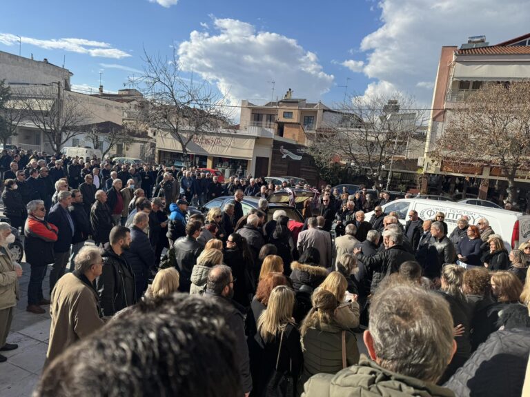 ΠΛΗΘΟΣ ΚΟΣΜΟΥ ΑΠΟΧΑΙΡΕΤΗΣΕ ΤΟΝ ΗΛΙΑ ΣΕΛΙΩΝΗ