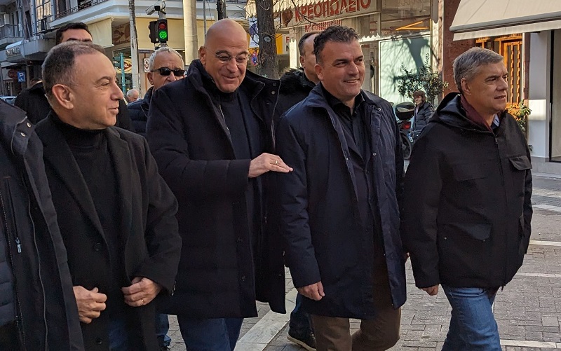ΒΟΛΤΑ ΣΤΟ ΚΕΝΤΡΟ ΤΗΣ ΛΑΡΙΣΑΣ ΓΙΑ Ν. ΔΕΝΔΙΑ ΚΑΙ Θ. ΜΑΜΑΚΟ