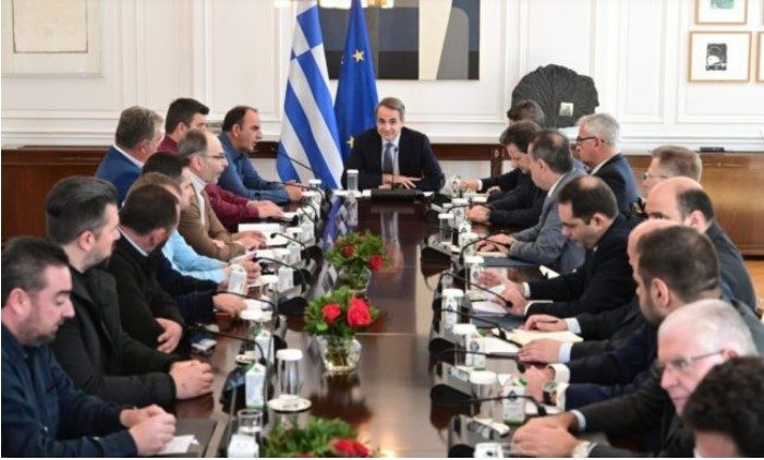 ΔΕΝ ΙΚΑΝΟΠΟΙΗΣΑΝ ΤΟΥΣ ΑΓΡΟΤΕΣ ΟΙ ΕΞΑΓΓΕΛΙΕΣ ΤΟΥ ΚΥΡ. ΜΗΤΣΟΤΑΚΗ