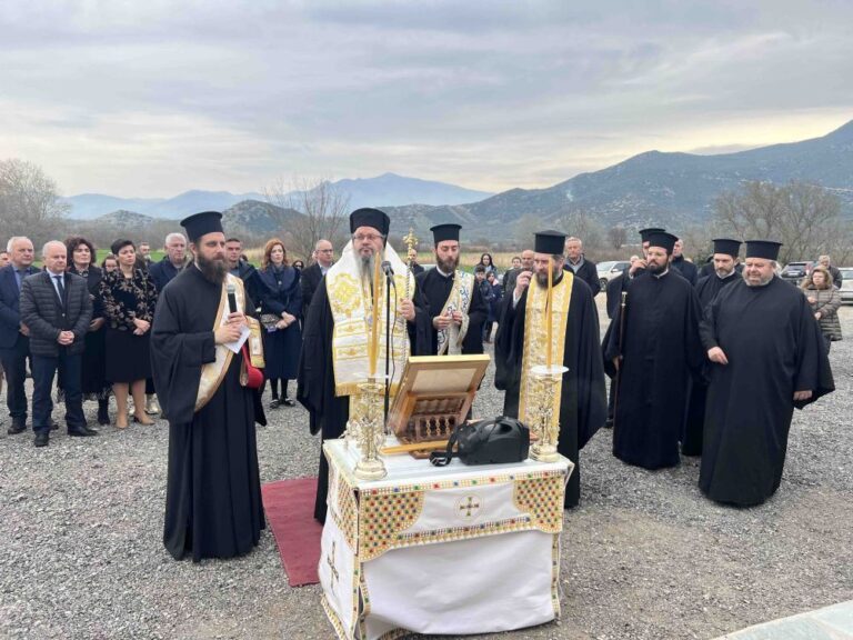 ΕΠΙΜΝΗΜΟΣΥΝΗ ΔΕΗΣΗ ΓΙΑ ΤΑ 57 ΘΥΜΑΤΑ ΤΟΥ ΕΓΚΛΗΜΑΤΟΣ ΣΤΑ ΤΕΜΠΗ