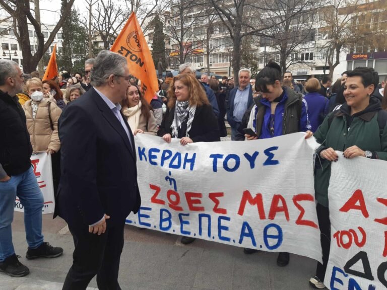 ΣΤΟΝ ΤΟΠΟ ΤΟΥ ΕΓΚΛΗΜΑΤΟΣ ΚΑΙ ΣΤΟ ΣΥΛΛΑΛΗΤΗΡΙΟ ΤΗΣ ΛΑΡΙΣΑΣ ΜΕ ΑΙΤΗΜΑ ΓΙΑ ΑΠΟΔΟΣΗ ΔΙΚΑΙΟΣΥΝΗΣ Ο Δ. ΚΟΥΤΣΟΥΜΠΑΣ