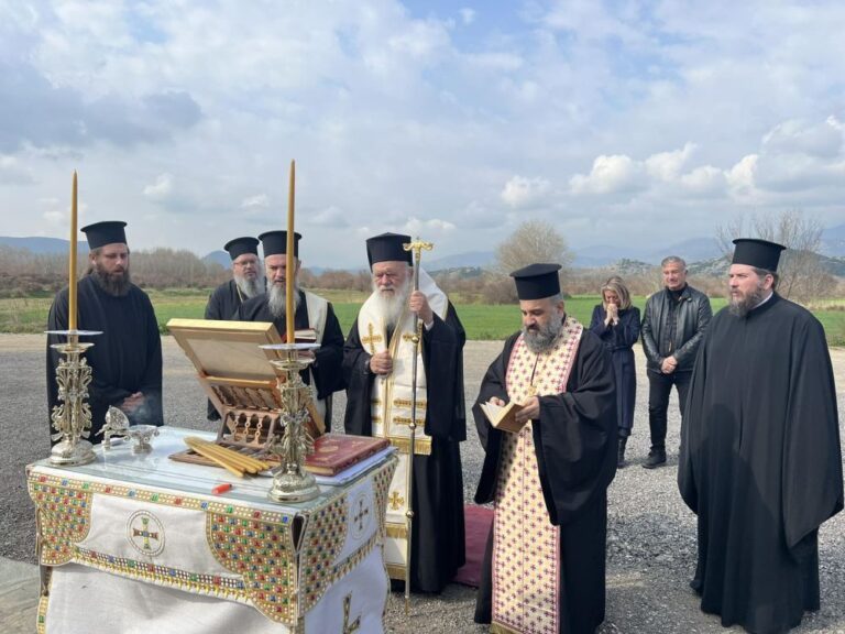 Ο ΑΡΧΙΕΠΙΣΚΟΠΟΣ ΤΕΛΕΣΕ ΤΡΙΣΑΓΙΟ ΣΤΟ ΧΩΡΟ ΤΟΥ ΕΓΚΛΗΜΑΤΟΣ ΣΤΑ ΤΕΜΠΗ