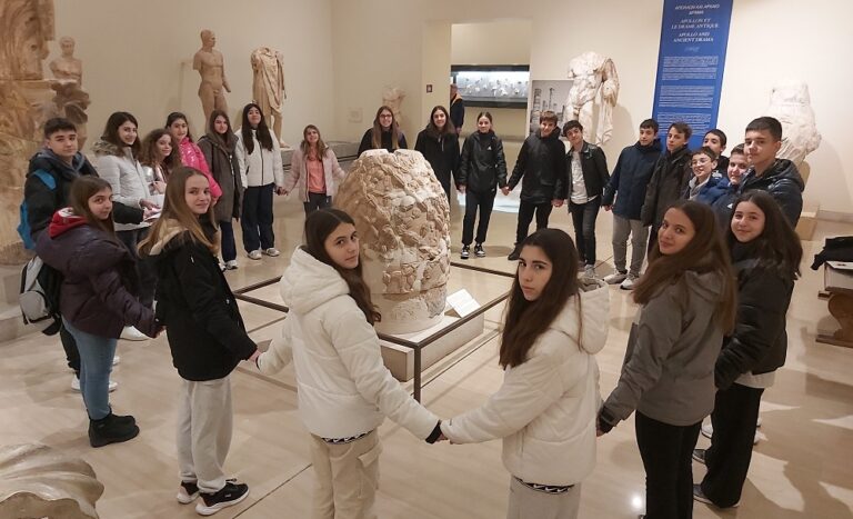 ΜΟΥΣΙΚΟ ΣΧΟΛΕΙΟ ΛΑΡΙΣΑΣ: Ο ΕΘΝΙΚΟΣ ΚΑΙ Ο ΟΛΥΜΠΙΑΚΟΣ ΥΜΝΟΣ