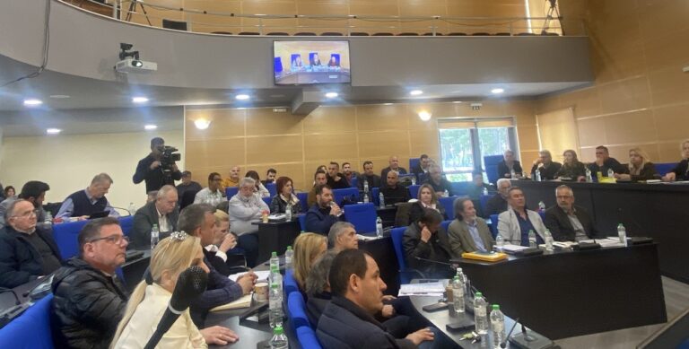 Η ΑΝΤΙΠΛΗΜΜΥΡΙΚΗ ΘΩΡΑΚΙΣΗ ΤΗΣ ΘΕΣΣΑΛΙΑΣ ΚΑΙ ΤΟ ΜΠΑΖΩΜΑ ΣΤΑ ΤΕΜΠΗ ΣΤΟ ΠΕΡΙΦΕΡΕΙΑΚΟ ΣΥΜΒΟΥΛΙΟ