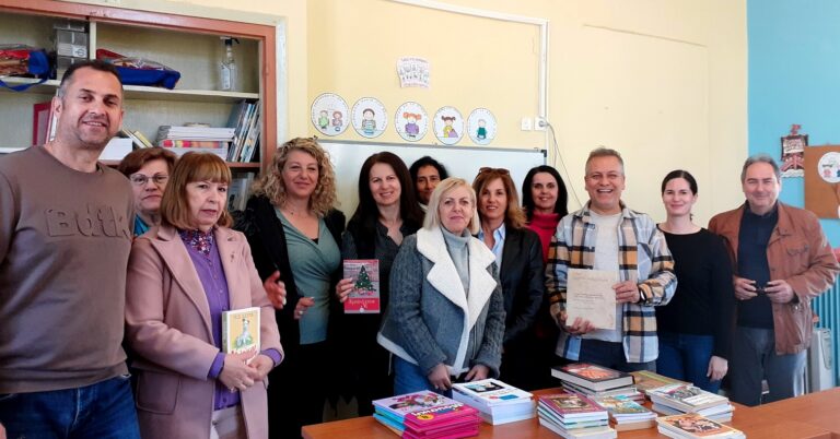 ΤΟ ΠΟΚΕΛ ΠΡΟΣΦΕΡΕ ΒΙΒΛΙΑ ΣΤΟ 2ο ΔΗΜΟΤΙΚΟ ΣΧΟΛΕΙΟ ΠΛΑΤΥΚΑΜΠΟΥ
