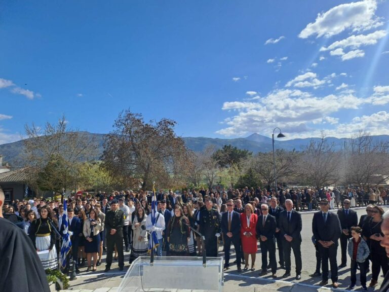 ΤΙΜΗΣΑΝ ΤΗΝ ΕΘΝΙΚΗ ΕΠΕΤΕΙΟ ΜΕ ΕΠΙΣΗΜΟΤΗΤΑ ΣΤΟ ΔΗΜΟ ΤΕΜΠΩΝ