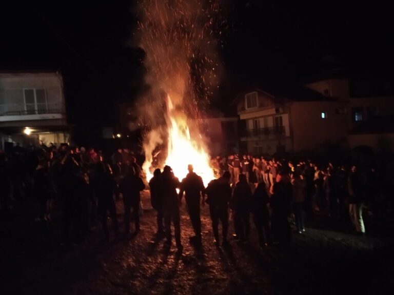 ΜΠΑΡΜΠΑΡΙΑ ΚΑΙ ΑΠΟΚΡΙΑΤΙΚΟ ΓΛΕΝΤΙ ΣΗΜΕΡΑ ΣΤΟΝ ΒΡΥΟΤΟΠΟ