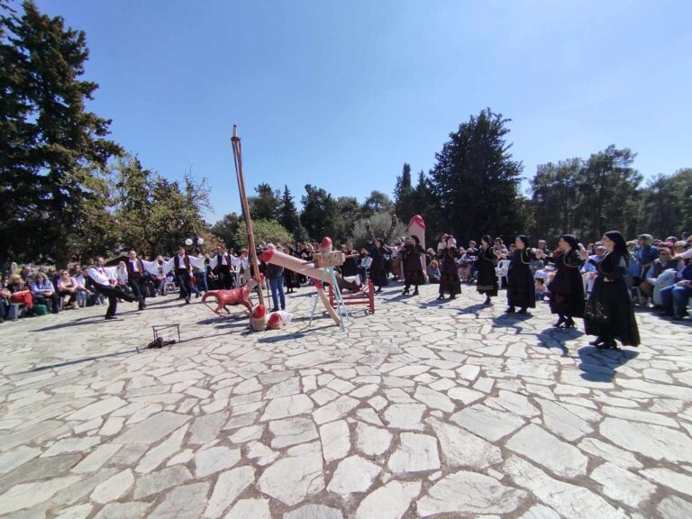 ΒΟΥΛΙΑΞΕ ΚΑΙ ΣΗΜΕΡΑ Ο ΤΥΡΝΑΒΟΣ – ΧΙΛΙΑΔΕΣ ΕΠΙΣΚΕΠΤΕΣ ΗΛΘΑΝ ΓΙΑ ΤΟ ΜΠΟΥΡΑΝΙ (ΦΩΤΟΡΕΠΟΡΤΑΖ)
