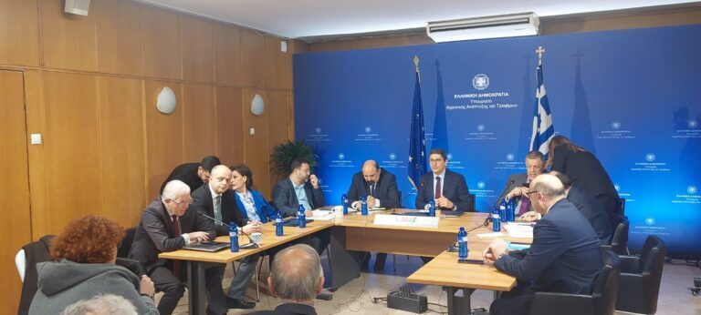 ΠΕΤΡΕΛΑΙΟ ΣΤΗΝ ΑΝΤΛΙΑ, ΠΑΡΑΚΑΡΛΙΕΣ ΠΕΡΙΟΧΕΣ, ΜΗΛΑ, ΑΚΤΙΝΙΔΙΑ, ΑΜΥΓΔΑΛΑ ΚΑΙ ΚΑΣΤΑΝΑ, ΣΤΗΝ ΑΤΖΕΝΤΑ ΓΙΑ ΤΗΝ ΛΑΡΙΣΑ