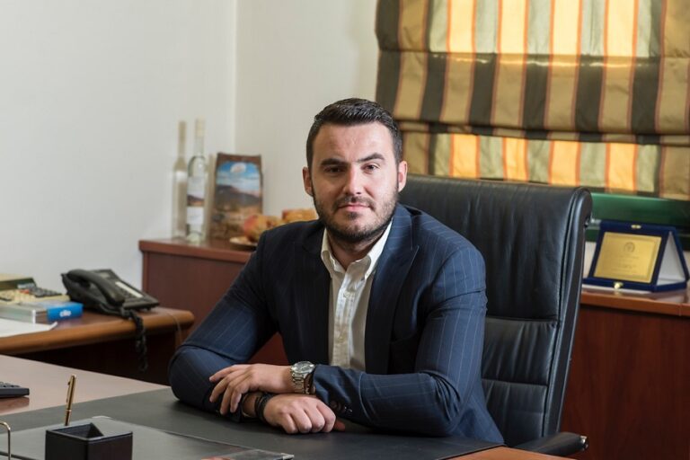 Θανάσης Μπίζιος: Η δημοκρατία δεν τρομοκρατείται — καταδικάζουμε τη ντροπιαστική στάση του Δημάρχου Ελασσόνας