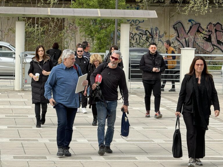 ΘΛΙΨΗ, ΟΡΓΗ ΑΛΛΑ ΚΑΙ ΑΠΑΙΤΗΣΗ ΓΙΑ ΔΙΚΑΙΟΣΥΝΗ ΣΤΗ ΣΗΜΕΡΙΝΗ ΣΥΝΑΝΤΗΣΗ ΟΙΚΟΓΕΝΕΙΩΝ ΘΥΜΑΤΩΝ ΤΟΥ ΕΓΚΛΗΜΑΤΟΣ ΣΤΑ ΤΕΜΠΗ