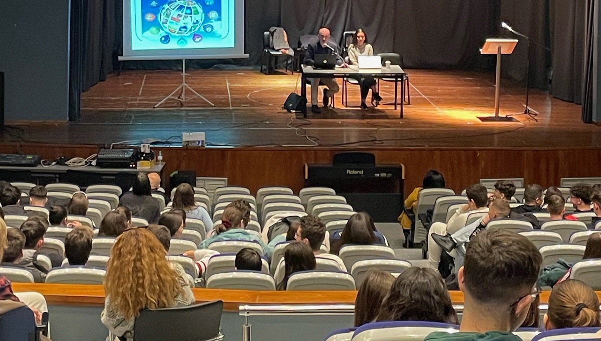 ΑΝΑΠΤΥΞΗ ΤΗΣ ΚΡΙΤΙΚΗΣ ΙΚΑΝΟΤΗΤΑΣ ΚΑΙ ΑΣΦΑΛΗΣ ΠΛΟΗΓΗΣΗ ΟΙ ΠΡΟΤΕΡΑΙΟΤΗΤΕΣ ΤΩΝ ΜΑΘΗΤΩΝ ΤΟΥ ΓΕΝΙΚΟΥ ΛΥΚΕΙΟΥ ΤΥΡΝΑΒΟΥ!