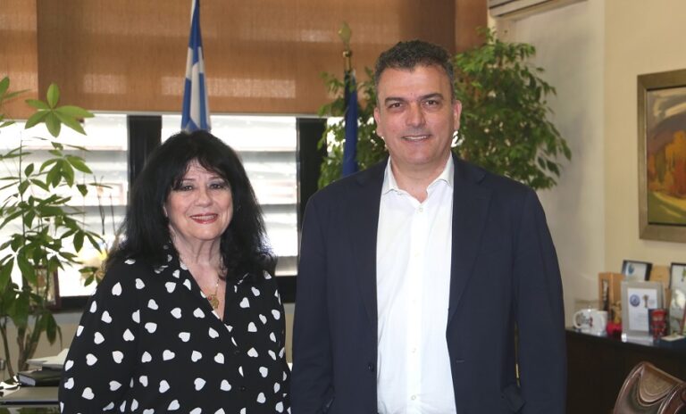 ΠΟΛΟΣ ΕΛΞΗΣ ΓΙΑ ΤΟ ΘΕΑΤΡΟ Η ΛΑΡΙΣΑ