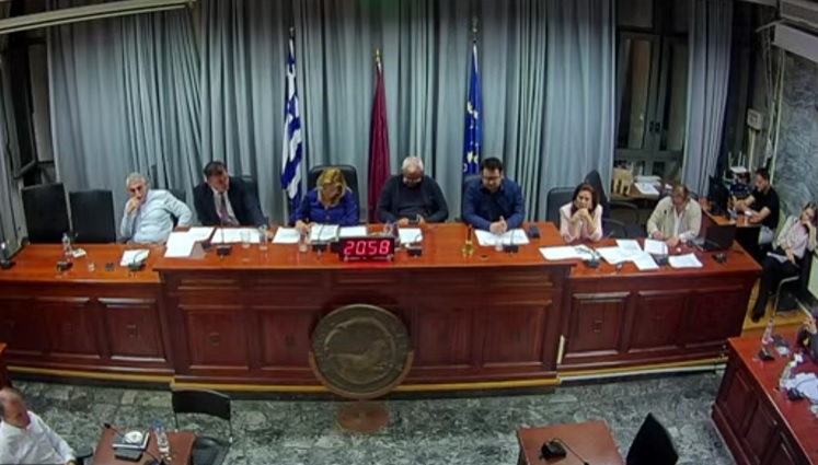ΚΑΝΟΝΙΚΑ ΟΙ ΤΑΦΕΣ ΤΙΣ ΚΥΡΙΑΚΕΣ ΣΤΑ ΚΟΙΜΗΤΗΡΙΑ ΤΗΣ ΛΑΡΙΣΑΣ