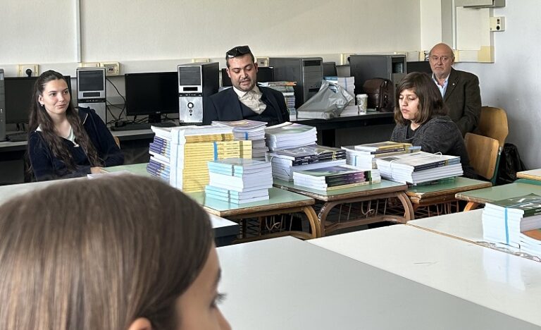 ΕΝΗΜΕΡΩΣΗ ΣΤΟ ΓΕΛ ΤΥΡΝΑΒΟΥ ΓΙΑ ΤΗ ΔΗΜΟΚΡΑΤΙΑ ΚΑΙ ΤΑ ΑΝΘΡΩΠΙΝΑ ΔΙΚΑΙΩΜΑΤΑ