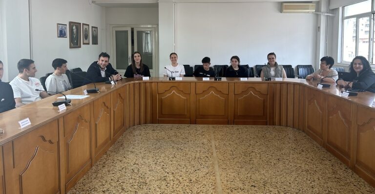 ΜΑΘΗΤΕΣ ΤΟΥ ΓΕΛ ΤΥΡΝΑΒΟΥ ΕΝΗΜΕΡΩΣΑΝ ΤΟΝ ΔΗΜΑΡΧΟ ΓΙΑ ΤΑ ΑΠΟΤΕΛΕΣΜΑΤΑ ΕΡΕΥΝΑΣ ΓΙΑ ΤΗ ΓΕΙΤΟΝΙΑ