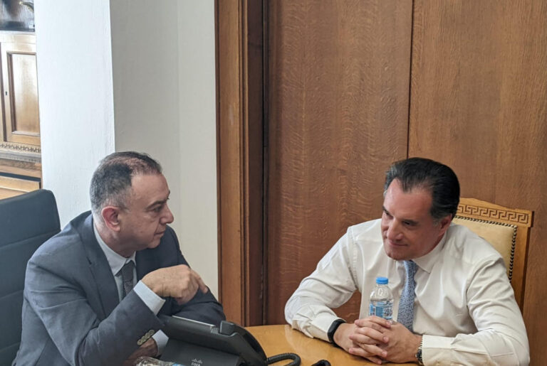 Ο ΧΡ. ΚΕΛΛΑΣ ΜΕ ΑΔ. ΓΕΩΡΓΙΑΔΗ ΚΑΙ ΠΡΟΕΔΡΟΥΣ ΠΕΡΙΦΕΡΕΙΑΚΩΝ ΙΑΤΡΙΚΩΝ ΕΝΩΣΕΩΝ