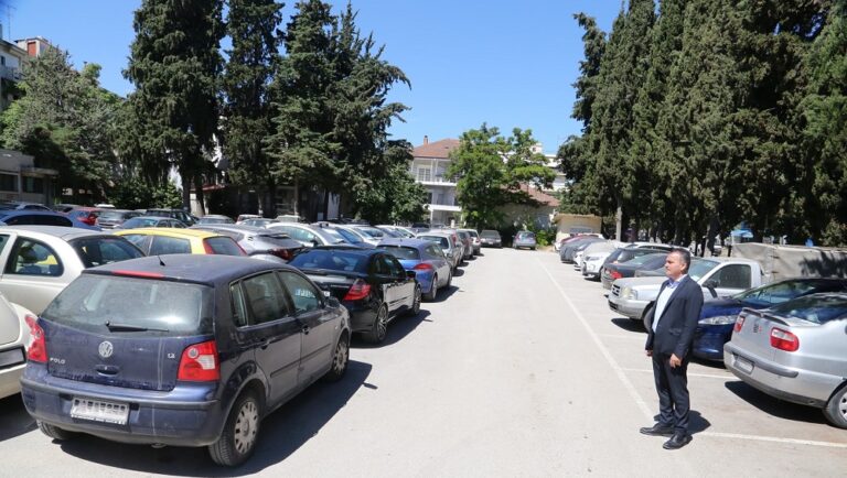 ΔΥΟ ΧΩΡΟΙ ΠΑΡΚΙΝΓΚ ΚΟΝΤΑ ΣΤΟ ΚΕΝΤΡΟ ΣΥΝΤΟΜΑ ΣΤΗ ΔΙΑΘΕΣΗ ΤΩΝ ΠΟΛΙΤΩΝ ΑΠΟ ΤΟΝ ΔΗΜΟ ΛΑΡΙΣΑΙΩΝ