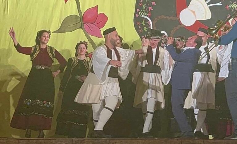 ΣΤΟ ΦΕΣΤΙΒΑΛ ΠΑΡΑΔΟΣΙΑΚΩΝ ΧΟΡΩΝ ΣΤΗ ΘΕΣΣΑΛΟΝΙΚΗ ΤΑ ΧΟΡΕΥΤΙΚΑ ΤΟΥ ΣΥΝΔΕΣΜΟΥ ΣΑΜΑΡΙΝΑΙΩΝ ΛΑΡΙΣΑΣ
