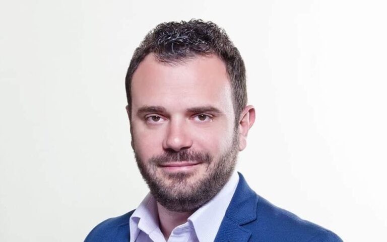 Καρφιά Θ. Αδαμόπουλου κατά δημοτικής αρχής για το κόστος της συναυλίας Ρόκκου στη Λάρισα