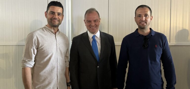 ΜΕ ΤΟΝ ΥΦΥΠ. ΑΓΡΟΤΙΚΗΣ ΑΝΑΠΤΥΞΗΣ Δ. ΣΤΑΜΕΝΙΤΗ ΣΥΝΑΝΤΗΘΗΚΕ Ο ΑΝΤΙΔΗΜΑΡΧΟΣ ΤΥΡΝΑΒΟΥ Ν. ΑΡΒΑΝΙΤΗΣ