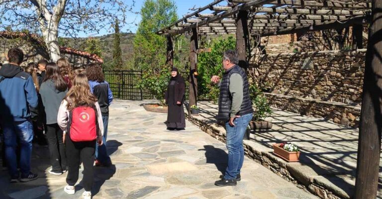 ΜΑΘΗΤΕΣ ΤΟΥ ΓΥΜΝΑΣΙΟΥ ΑΜΠΕΛΩΝΑ ΣΕ ΔΙΔΑΚΤΙΚΗ ΕΠΙΣΚΕΨΗ ΣΤΗΝ ΙΕΡΑ ΜΟΝΗ ΤΙΜΙΟΥ ΠΡΟΔΡΟΜΟΥ