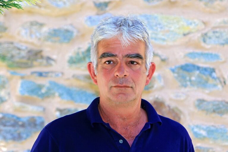 Ο ΝΙΚΟΣ ΝΤΑΓΚΑΣ ΝΕΟΣ ΕΠΙΚΕΦΑΛΗΣ ΤΗΣ ΑΝΕΞΑΡΤΗΤΗΣ ΕΠΙΜΕΛΗΤΗΡΙΑΚΗΣ ΚΙΝΗΣΗΣ